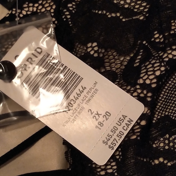 🆕 2X TORRID BLACK LACE LATTICE PEPLUM TOP - Picture 5 of 5